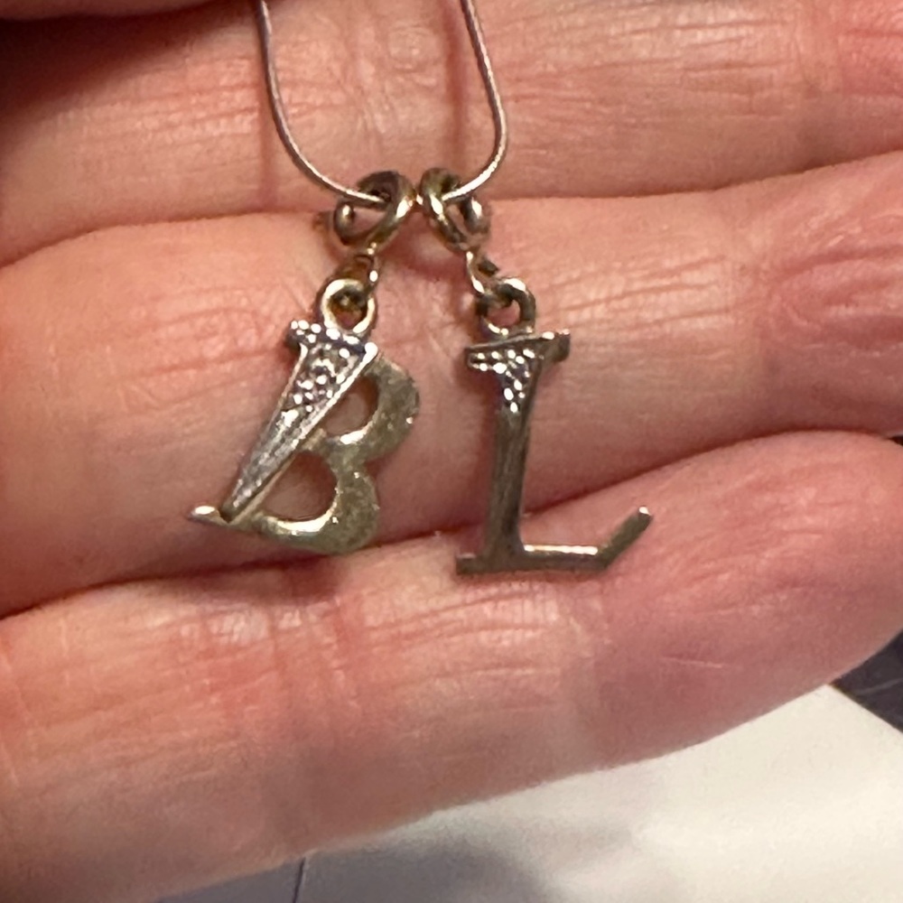 Vintage Solid 10K Yellow & White Gold ‘L' Initial Pendant Charm w Diamond Clasp - Picture 6 of 6